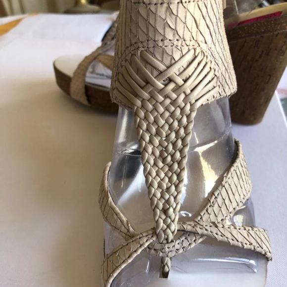 Chi by Carlos Falchi "THALIA" Beige Wedges 8.5M - Picture 2 of 8